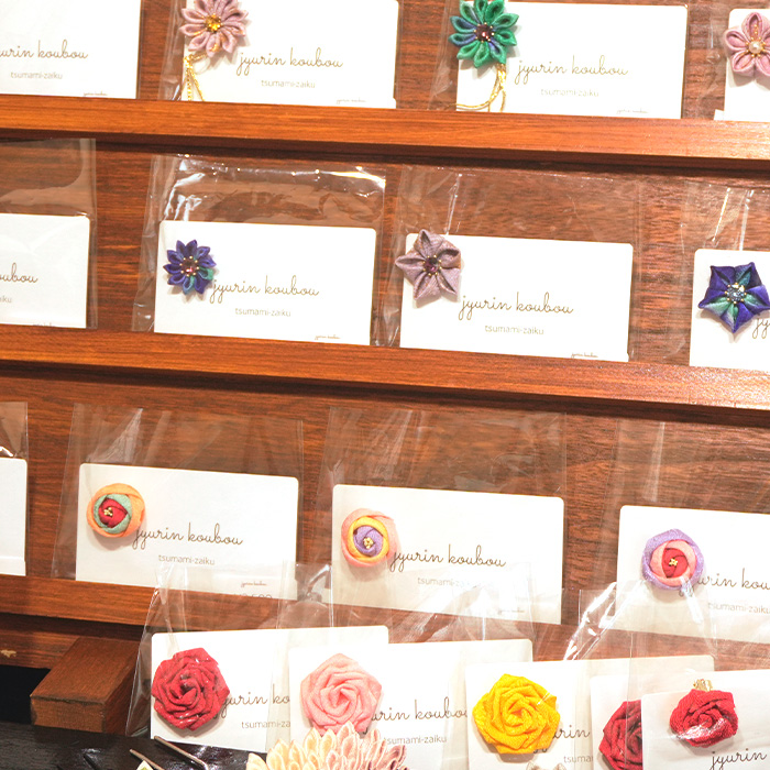 オンラインサイトでもつまみ細工を販売中